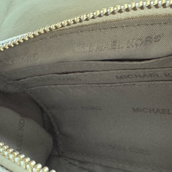 Michael Kors cream and tan coin Wristlet - Picture 4 of 6
